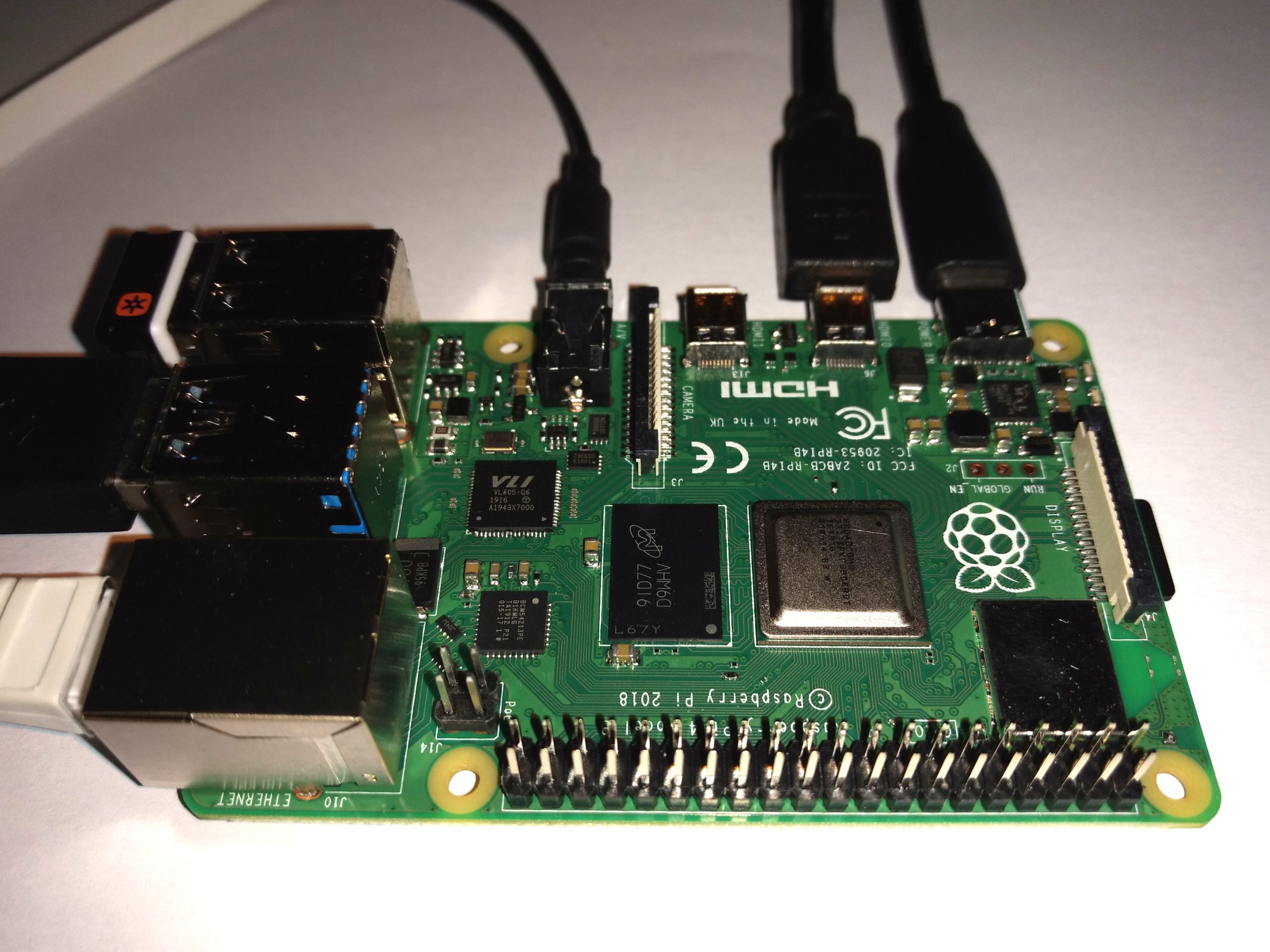 „Raspberry Pi 4 Model B“-Testaufbau | Computertruhe e. V.