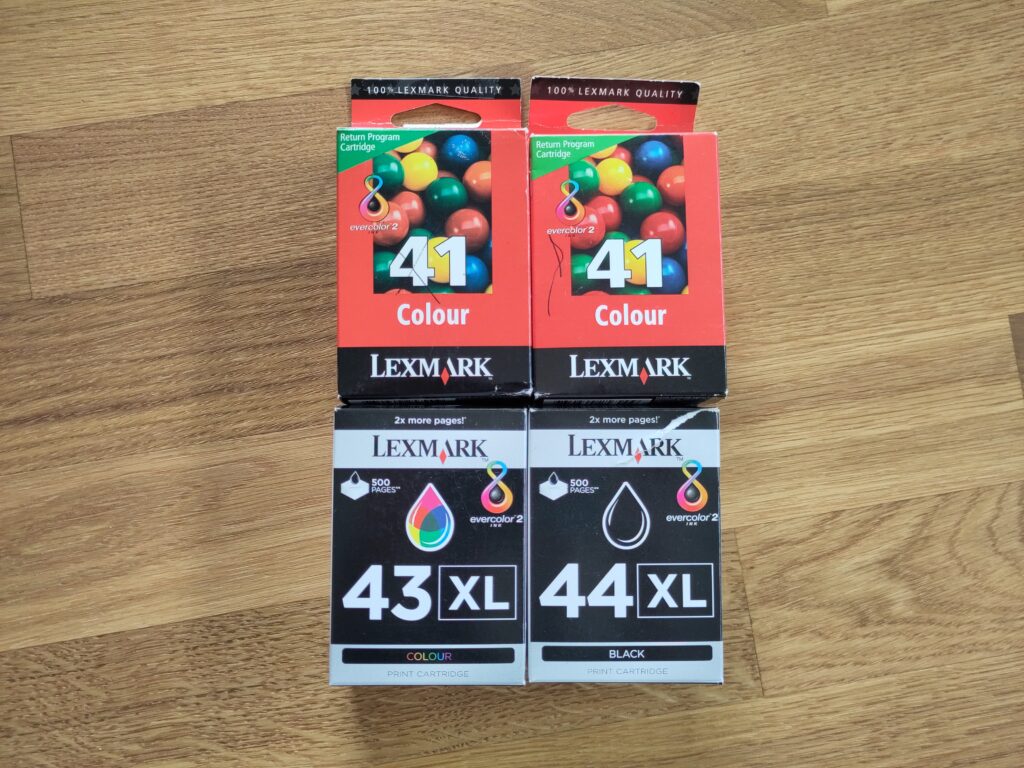 Foto der 4 verpackten Tintenpartonen
