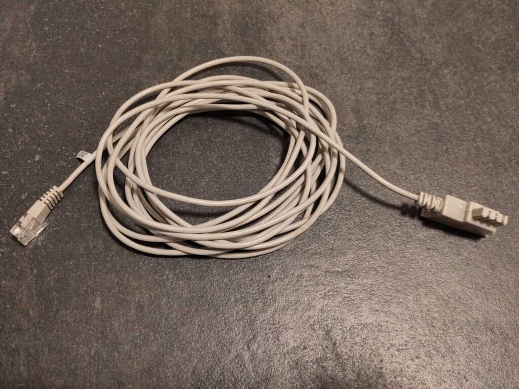 Foto des DSL-Kabels in neuwertigem Zustand.