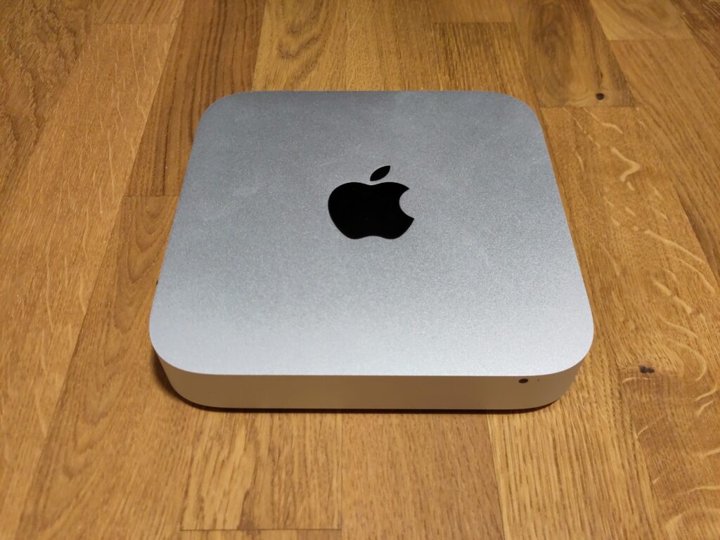 Foto des Computers, der sich in einem sehr guten Zustand befindet.