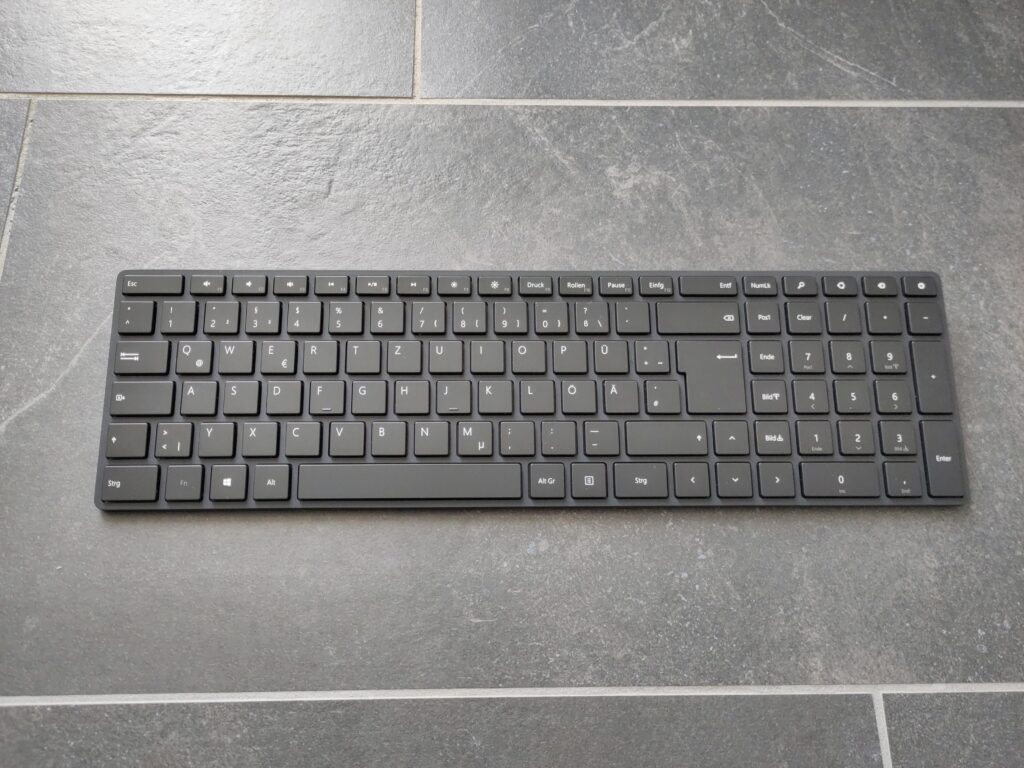 Foto des Keyboards, das sich in einem sehr guten Zustand befindet.